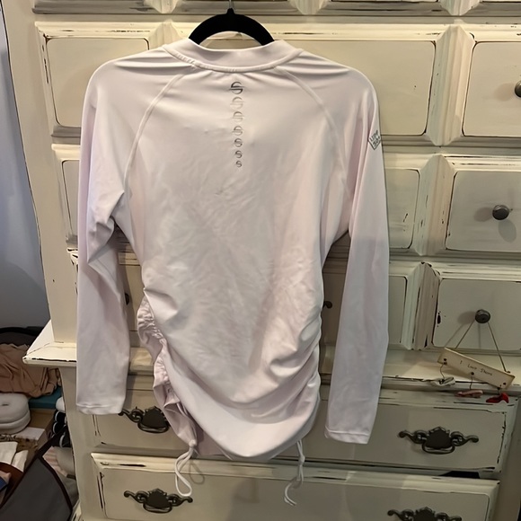 BNWT Platinum Sun Rash Guard - Picture 2 of 9